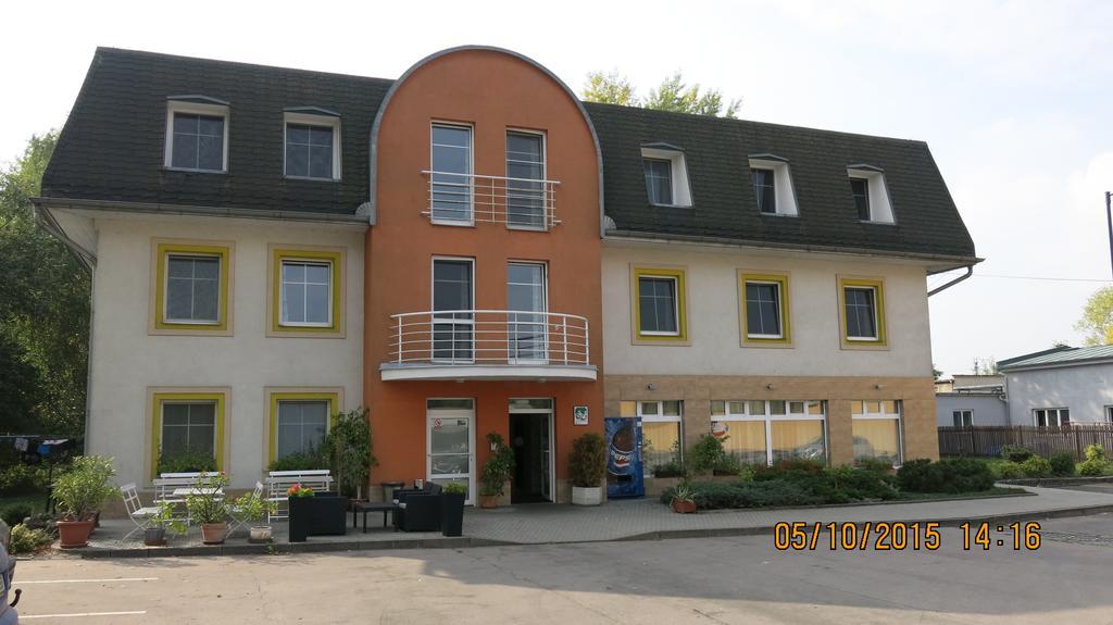 Hotel Ned Hockey Нимбурк Екстер'єр фото